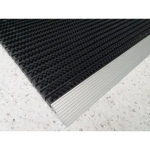 Covor intrare cu peri si profil din aluminiu pentru eliminarea murdariei | NEGRU | ABI