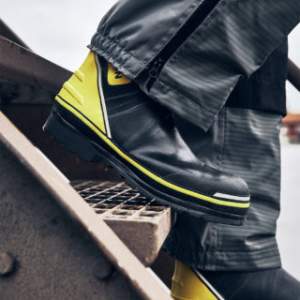 aaa765101f7d13a4db84604d992b3a7d 320x400 1 Cizme de protectie 500 bar, marimea 43 | TST - Magazin Online Unilift Serv