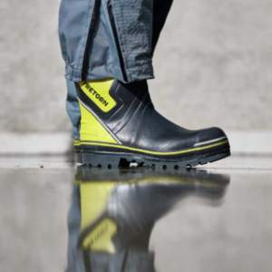 d7581e7aa3fc0b12367322bc0467b223 320x400 1 Cizme de protectie 500 bar, marimea 43 | TST - Magazin Online Unilift Serv