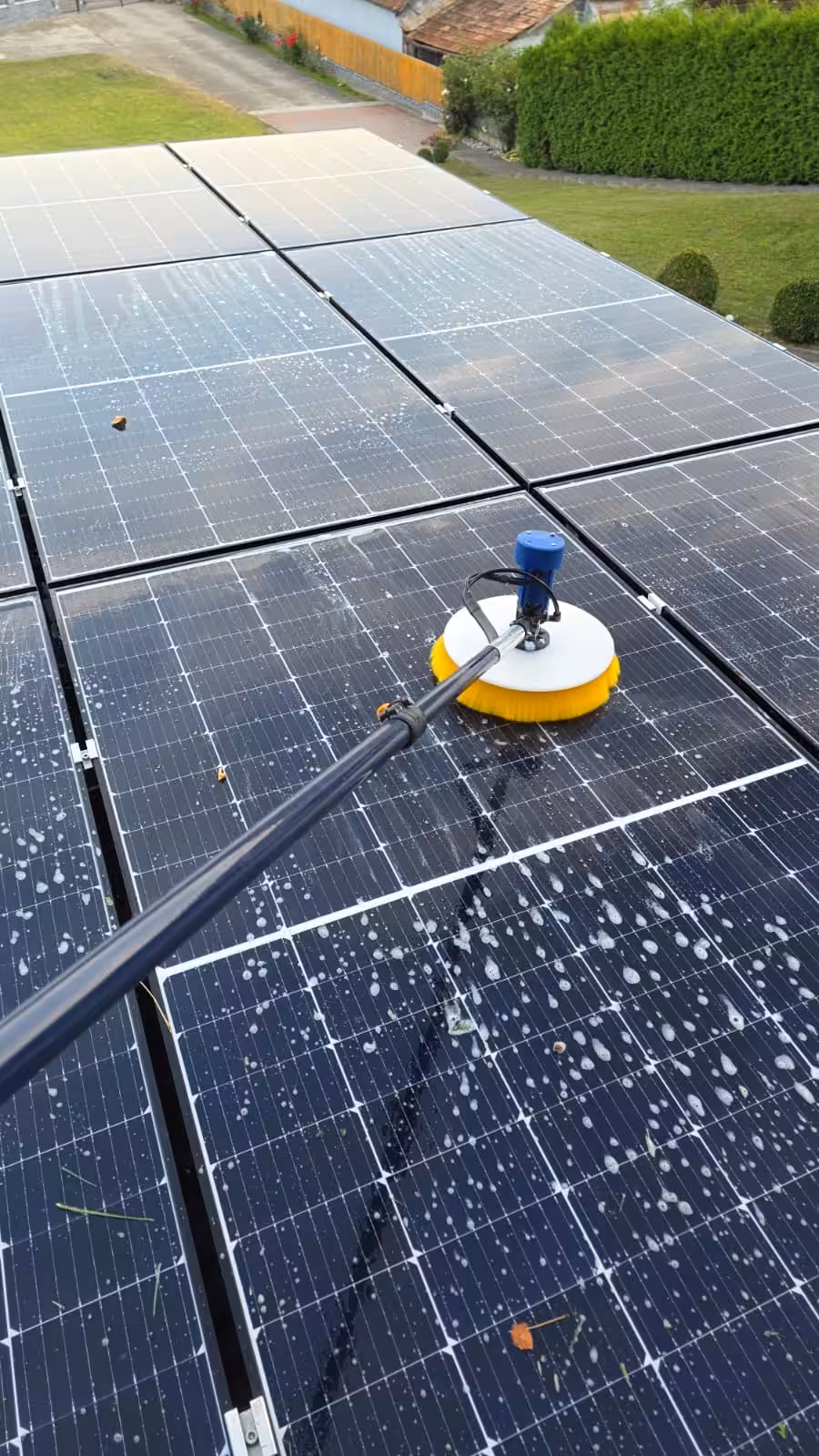 Perie simpla electrica pentru curatarea panourilor fotovoltaice | UnicleanSolar